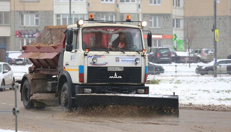 Почти 1,2 тыс единиц техники задействовали в уборке дорог Подмосковья