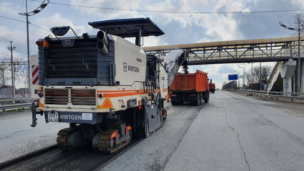 Масштабный ремонт дорог стартовал в Подмосковье – работы уже ведут на 100 участках
