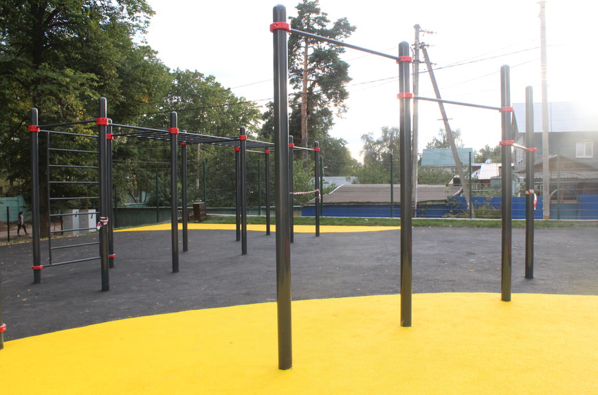 27 спортивных и детских площадок появится в Подмосковье на общественных пространствах