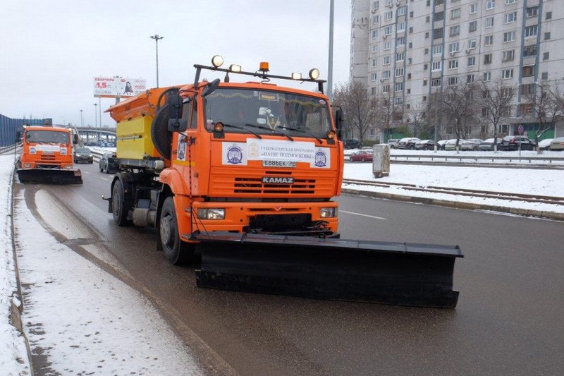 Десять тысяч километров дорог расчистили от снега за сутки в Подмосковье