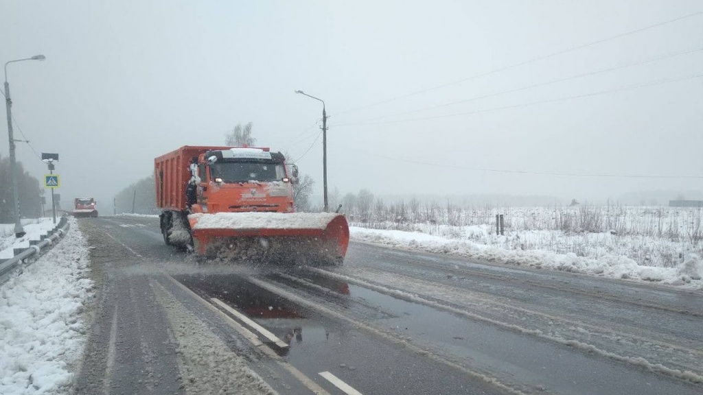Дорожные службы Подмосковья очистили от снега более 34 тыс. км дорог за сутки