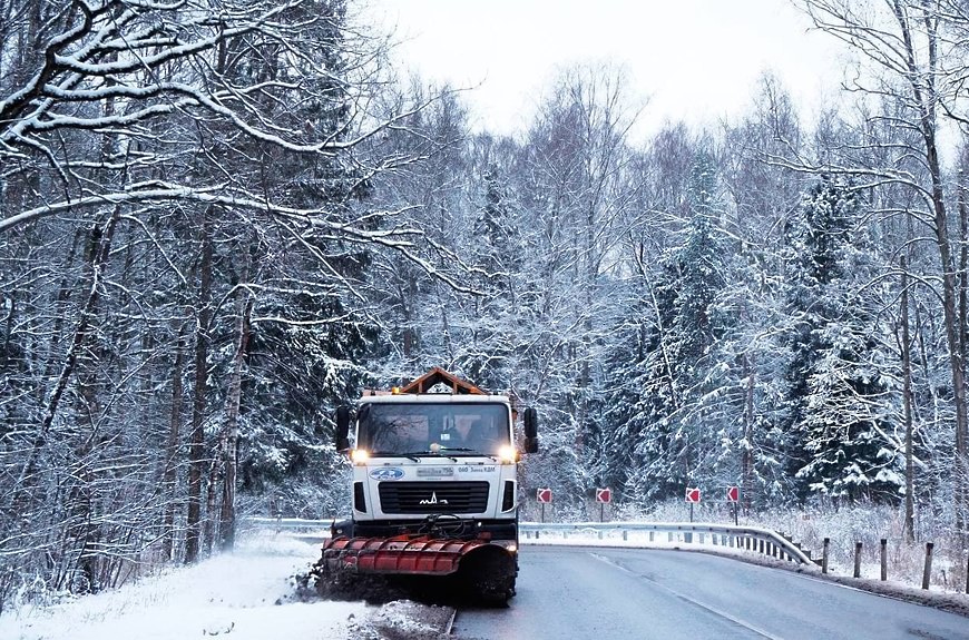 Дорожные службы переведены в усиленный режим работы из‑за прошедшего снегопада