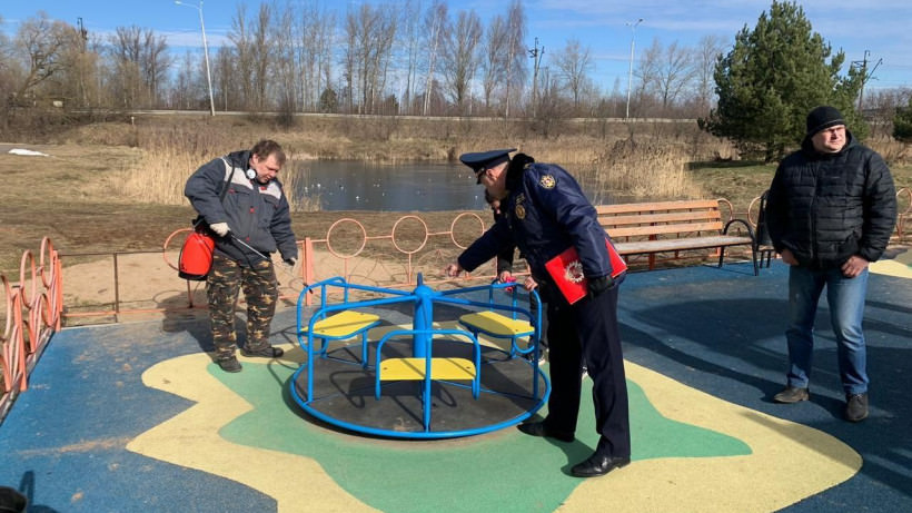 Более 10,2 тыс. детских площадок продезинфицировали в Подмосковье