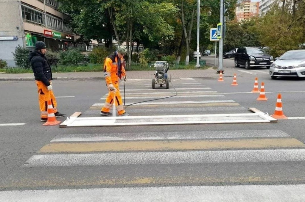 Дорога королев. Дорожная разметка. Разметка из термопластика. Московские дороги. Маркер для разметки на дороге.