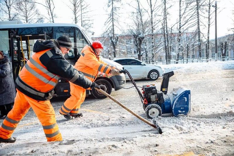 Более 14 тысяч дворников чистят территории от снега в Подмосковье